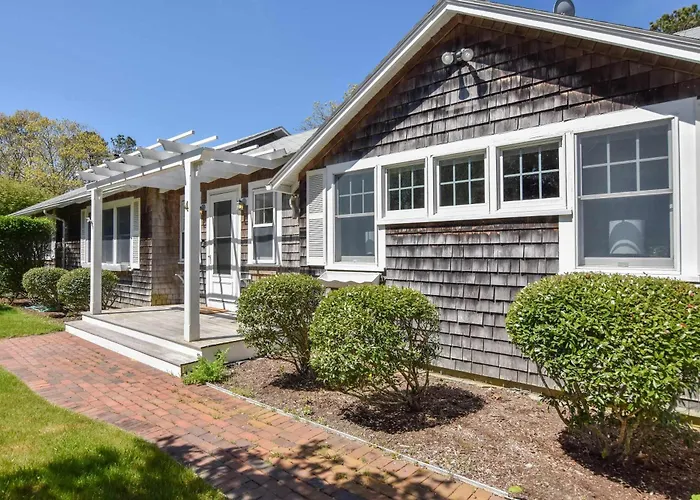 Spacious Beach House 6 Min Walk To Beach